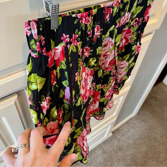 NWOT Floral Skirt with Pockets - Picture 5 of 7